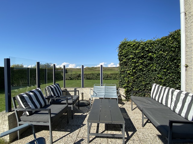 Luxus Gartenmöbeln und WIndschutz