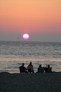 Ondergaande zon aamn het strand